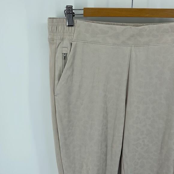 Athleta Brooklyn textured leopard elastic waist pull on jogger style pants sz 14 - Picture 2 of 7